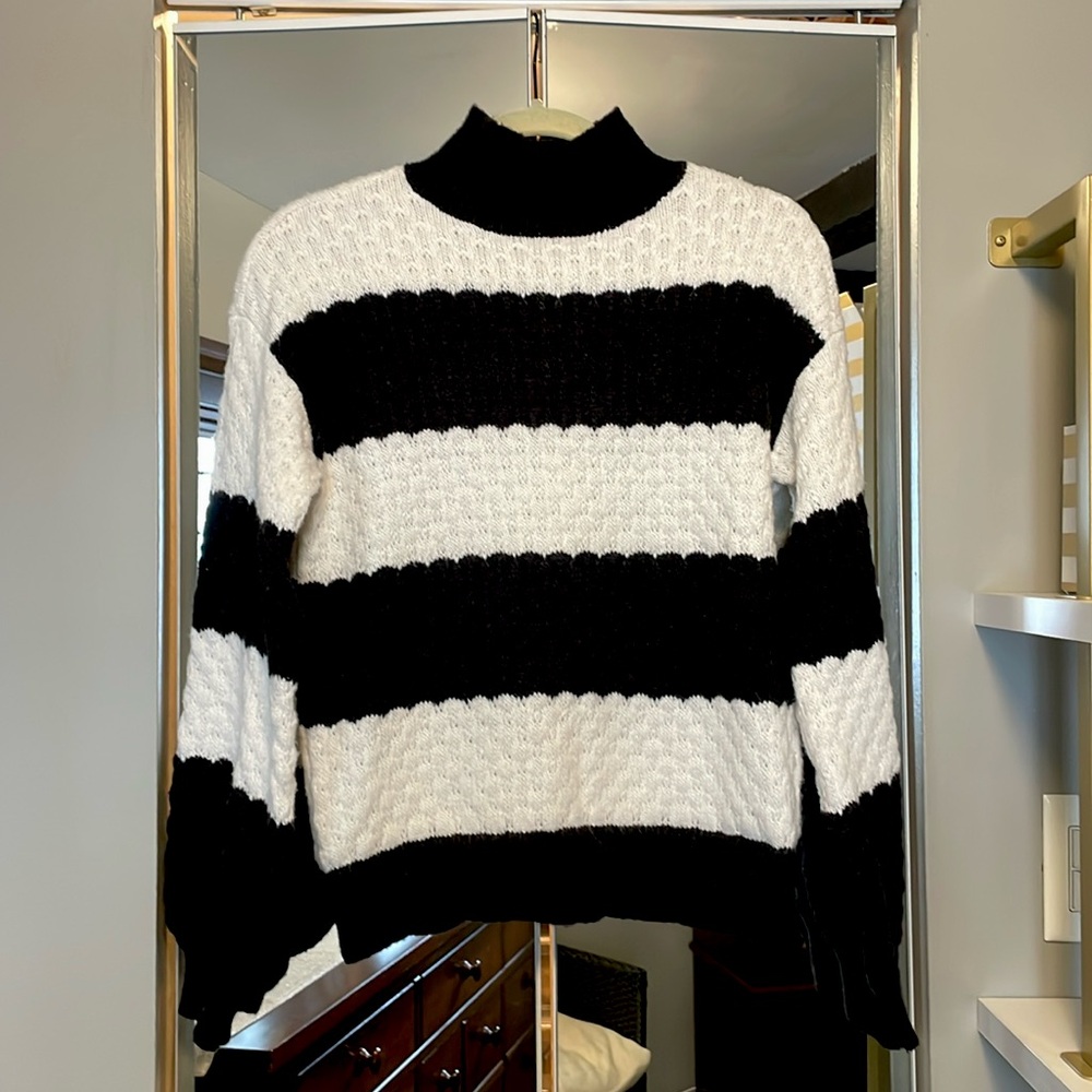 Nine West Black & White Patterned Sweater (szXS)